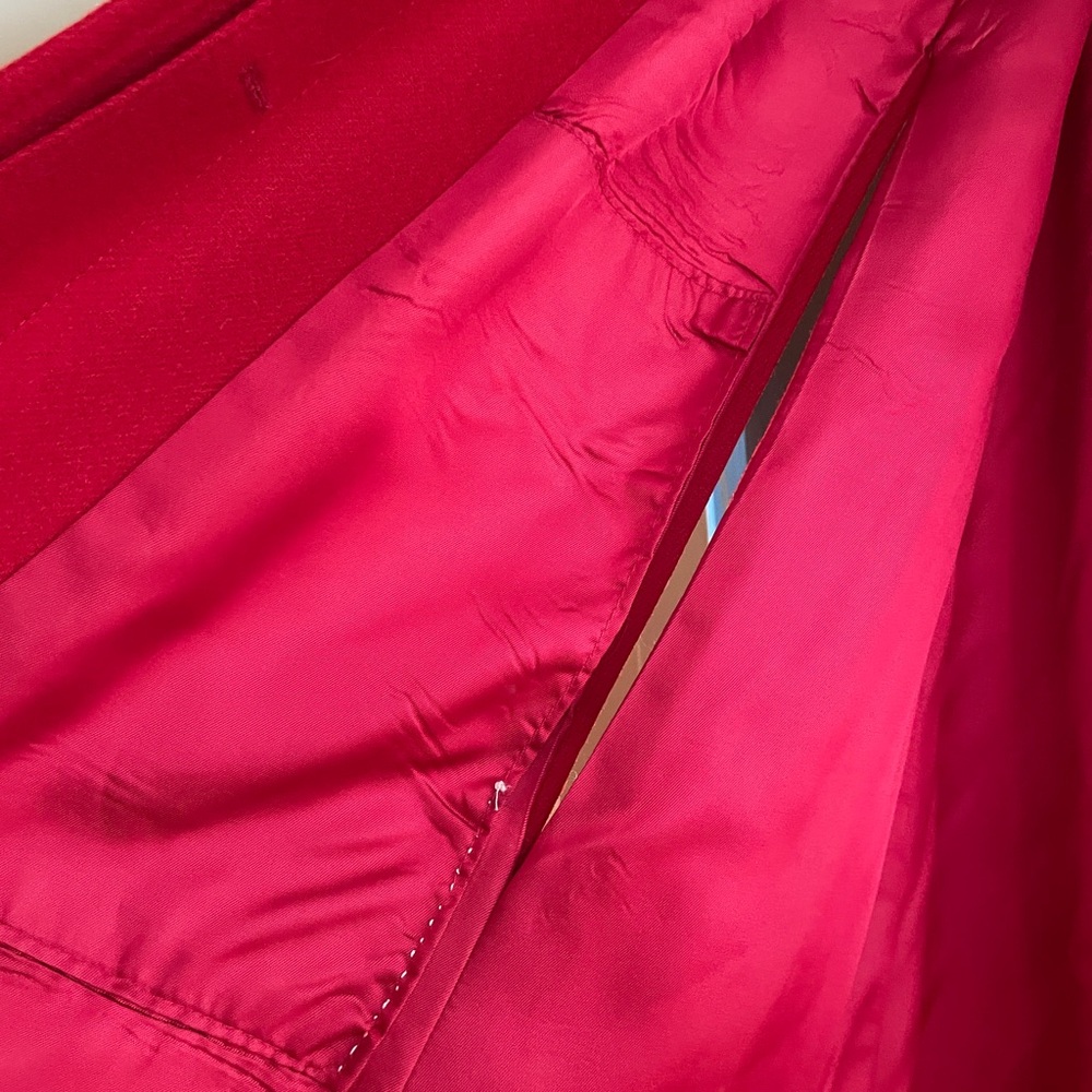 Elegant Red Long Coat Cape - Picture 3 of 4